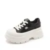Tênis Plataforma Branco de Solado Grosso para Mulheres, Novo Estilo de Verão, Malha Respirável, Sapatos Esportivos que Aumentam a Altura, Tênis Casuais Versáteis