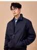 Jaqueta Curta Masculina Outono 2025 Estilo Old Money Solta Cleanfit Gola Alta Tendência Casual Americano Jaqueta de Voo