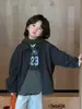 Novedad Otoño 2026 Camisa Infantil de Color Liso Versátil con Cuello Camisero Diseño de Bordado en Cuello Camisa de Manga Larga para Niños y Niñas