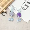 Accesorio popular de TikTok con colgante de flor de ciruelo pequeña que cambia de color, llavero hecho a mano con tallado fino, pulsera, collar
