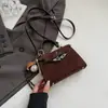 Bolsa Pequeña Retro de Mano para Mujer Temporada de Otoño 2025 Nueva Bolso Cruzado de Moda Bolso Cuadrado Pequeño de Alto Valor