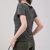 Camiseta Feminina Retro Americana Listrada de Manga Curta e Um Ombro Só, Novo Estilo de Verão, Cintura Irregular Ajustável, Slim Fit, Top Tomara-que-Caia