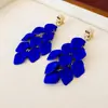 Aretes de Borla de Pétalo de Aguja Plateada, Sensación de Lujo Ligero y Gama Alta, Aretes de Nicho con un Ambiente Vintage, Versátiles y Elegantes, Venta al por Mayor