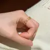 Anillo de Oro Minimalista de Nicho con Circonita Microincrustada para Mujer, Nuevo Anillo Abierto Versátil de Moda de Gama Alta para Mujer