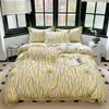 Suave juego de ropa de cama de lujo con estampado floral rosa, tela cepillada de doble cara engrosada, fresco y dulce, adecuado para todas las estaciones en el dormitorio