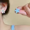 Brincos de Flor Doce Assimétricos com Contraste de Cores Frescos de Verão High-End Niche Elegantes Únicos e Bonitos