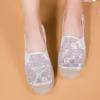 Zapatos de Mujer Verano Huecos Transpirables Delgados Planos 2023 Nuevo Estilo Slip-on Combinan con Todo Moda Zapatos de Tela Antiguos de Beijing