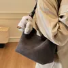 Bolso de Lujo Ligero Estilo Coreano de Nicho para Mujer 2025 Invierno Nuevo Bolso de Hombro Estilo de Gama Alta Versátil para el Trabajo Bolso Cruzado