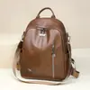 Mochila Feminina de Couro Macio Nova Verão 2026, Leve, Grande Capacidade, Mochila Casual Fashion, Simples para Ir ao Trabalho e à Escola