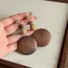 Pendientes Colgantes Geométricos de Madera Vintage, Pendientes de Botón de Lujo Ligero de Alta Gama para Mujer, Nuevos Pendientes Versátiles de Estilo Chino para Verano