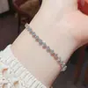 Pulseira de Zircônia Flor de Temperamento Moda Estilo Coreano para Mulheres Design de Nicho Sentido de Personalidade Acessório Versátil Joia de Mão para Celebridades da Internet de Luxo Leve