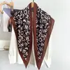 Novo Lenço Triangular de Outono e Inverno Lenço Retrô de Espinha de Peixe de Alta Qualidade Lenço Decorativo para Combinar com Camisa Feminina Lenço Xale