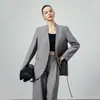 Chaqueta de Traje Gris de Manga Larga con Cuello en V de Gama Alta para Mujer, Nuevo Estilo Primavera Temprana 2026, Traje Adelgazante que Ceñe la Cintura