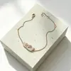 Pulsera Doble Cisne Full-Diamond, Lujosa y Sofisticada, Cadena Fina Dorada, Accesorio Diario Versátil y Exquisito para Mujer, Regalo de Cumpleaños