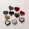 Exquisitos Otoño e Invierno Sencillos Botones de Corazón con Purpurina Fina de Terciopelo Accesorios Botones para Bolsos DIY Accesorios para Fundas de Teléfono Móvil Ropa Venta al por Mayor