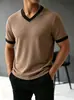 Camiseta de hombre de corte ajustado para fitness y uso casual, con textura acanalada, color liso y corte slim con cuello en V, adecuada para exportación a Europa y EE. UU.