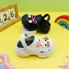 Nuevos zuecos infantiles florales rosa y amarillo transfronterizos con suelas gruesas para uso en exteriores, pantuflas de playa para bebé, sandalias de exterior
