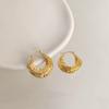 Brincos de coroa de cânhamo dourado de alta qualidade para mulheres, estilo Hong Kong, brincos de design de nicho, elegantes, leves, luxuosos, atacado