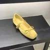 Novos Sapatos de Fada Estilo Chinês, Sapatilhas Francesas para Primavera e Verão, Sapatos Baixos Vermelhos Gentis Estilo Retrô Vento de Noite para Mulheres