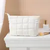 Bolsa de maquillaje de almacenamiento a la moda, bolsa nueva simple de textura de nicho, bolsa ligera, versión coreana para mujer, bolso de mano casual