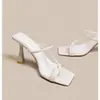 Zapatillas antideslizantes de color liso para uso diario en exteriores que aumentan la altura, tacones altos de moda estilo Chanel con tacón de copa de vino para el verano de 2026