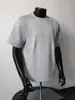 Camiseta de Manga Corta para Hombre con Diseño Único, Remaches Desconstruidos, Manga Media Estilo Americano Moderno, Top Sencillo y Versátil