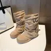 Botines Retro de Ante Versátiles Nueva Moda Hebilla Primavera Otoño Botas de Moda Holgadas para Mujer 2026 Pierna de Pantalón de Nicho