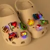 Planta casual de dibujos animados cactus de PVC goma blanda hebilla de plástico para zapatos con agujeros, decoración de zapato con luz LED, hebilla de zapato, accesorio de luz intermitente