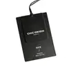 Etiquetas colgantes estilo minimalista con textura negra mate hechas a medida, etiquetas de tarjeta negras brillantes, personalización de etiquetas de ropa de marca de diseñador