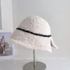 Chapéu Balde Listrado Color Block com Abertura Traseira Estilo Japonês para Mulheres, Chapéu de Pescador de Inverno Elegante e Versátil, Chapéu de Tricô Versátil para Afinar o Rosto