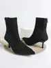 Botas Curtas de Camurça Bico Fino Salto Agulha Estilo Europeu e Americano para Mulheres, Botas Elegantes Pretas de Cano Médio, Botas Slim Elásticas