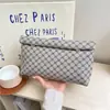 Bolsa Envelope Clutch de Armazenamento Portátil para Maquiagem de Grande Capacidade para Mulheres 2026, Personalizada, Simples, Moderna, Padrão Vintage, Grande Capacidade, Luxo Leve