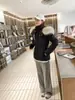 Chamarra de plumón con capucha de plumón de pato blanco 90 para mujer, Nuevo estilo corto de invierno 2026, Ceñida a la cintura, Corte ajustado, Abrigo cálido y engrosado