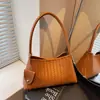 Bolso Cuadrado Pequeño Tejido Hecho a Mano de Nicho Coreano para Mujer 2025 Otoño Nuevo de Moda Retro Casual Bolso de Hombro o Axila