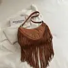 Bolso de axila con flecos y tachuelas para mujer, inspirado en vacaciones estilo western, diseño vintage y desgastado, bolso de hombro cruzado, bolso de mano moderno y único para mujer
