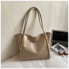 2026 Nova Tendência Popular de Alta Qualidade Bolsa de Ombro Feminina de Grande Capacidade para o Dia a Dia Versátil Bolsa Tote da Moda Tendência