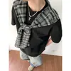 Estilo Coreano Verão Design de Nicho Contrasting Falso Duas Peças Camiseta com Xadrez e Gola Cachecol Manga Curta Marca Tendência Tops para Homens e Mulheres