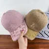Boné de Baseball Tendência Bordado com Letras em Lã de Cordeiro para Mulheres e Homens, Espessado e Quente para Outono e Inverno, Fashion com Strass