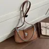 Bolsa retro 2025, gran capacidad, nueva bolsa de hombro para llevar debajo del brazo, bolso cruzado, diseño de nicho de alta gama, bolso cuadrado pequeño para el día a día