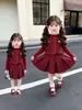 Conjunto de Roupa de Ano Novo para Meninas Outono Inverno 2026 Novo Estilo Menina Pequena Colete Vermelho Engrossado Saia Curta Roupas de Ano Novo para Bebê