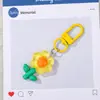 Chaveiro de contas estilo Ins com flores coloridas translúcidas, chaveiro de contas fresco e feminino com um pingente atmosférico