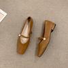 Sapatos baixos 2024 primavera, outono e verão novos sapatos femininos versáteis Mary Jane com bico quadrado e estilo suave para a noite
