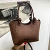 Bolso de Mano Retro Europeo y Americano Nuevo Estilo 2026 Versátil Bolso Cubo para el Trabajo Bolso de Hombro Cruzado de Moda