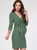 Vestido bodycon de manga media, color liso, cuello en V, fruncido en la cintura con lazo, atuendo elegante para el día a día, ropa ajustada para mujer