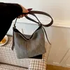 Bolso Cubo Tejido Calado Transfronterizo 2026 Nuevo de Moda Sensación de Alta Gama Bolso de Hombro Cruzado Gran Capacidad Versátil Bolso para Viajes Diarios