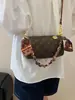 2025 Nuevo Otoño e Invierno Estampado Presbiópico Bolso Almohada para Mujer Bolso de Hombro con Cadena de Estilo Casual Simple de Moda