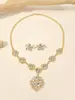 Europa y Estados Unidos 18K collar de imitación de oro traje flor moda temperamento traje de collar y pendientes de diamantes estilo nacional flor primero