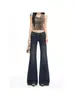 Jeans Flare de Cintura Baixa com Rebites Retrô para Mulheres 2026 Primavera/Verão Estilo Americano Novos Bolsos Traseiros Skinny Calça Ferradura