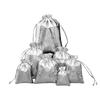 Venta al por mayor de fábrica bolsa con cordón de tela dorada y plateada para embalaje de joyas, bolsa para dulces de boda, bolsa de regalo de tela dorada y plateada