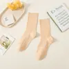Meias Femininas de Primavera e Outono com Agulha Dupla, Tendência Linha Grossa Cor Sólida Algodão Estilo Coreano Moda Meia de Cano Médio-Alto Listra Vertical Meias Zhuji